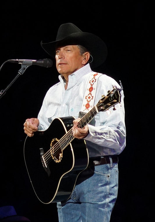 George Strait performing in a cowboy hat, 2014 (CC BY-SA 3.0)